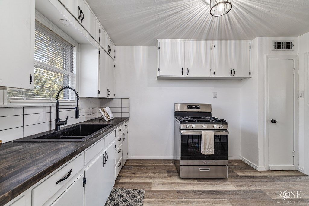 Image 9 of property listing at 1906 Juanita Ave, San Angelo, TX 76901