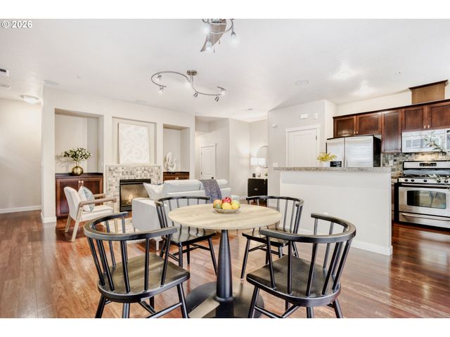 614 Ne GARSWOOD Ln, Beaverton, OR 97006