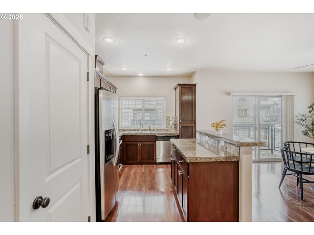 614 Ne GARSWOOD Ln, Beaverton, OR 97006