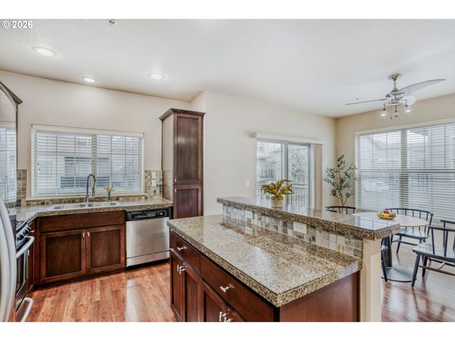 614 Ne GARSWOOD Ln, Beaverton, OR 97006