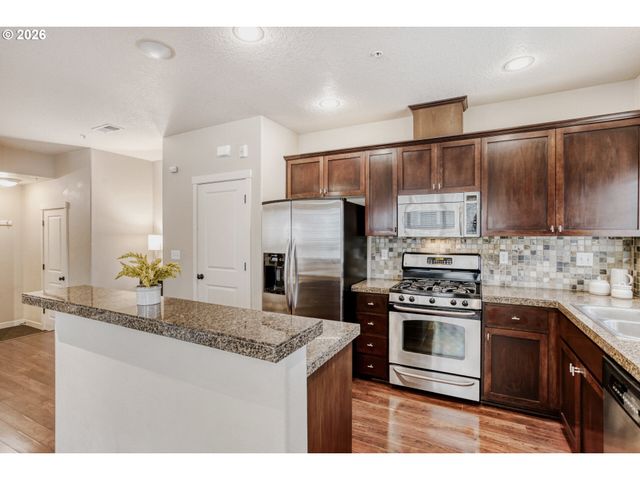 614 Ne GARSWOOD Ln, Beaverton, OR 97006