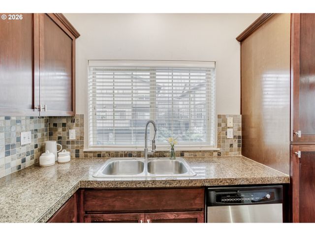 614 Ne GARSWOOD Ln, Beaverton, OR 97006