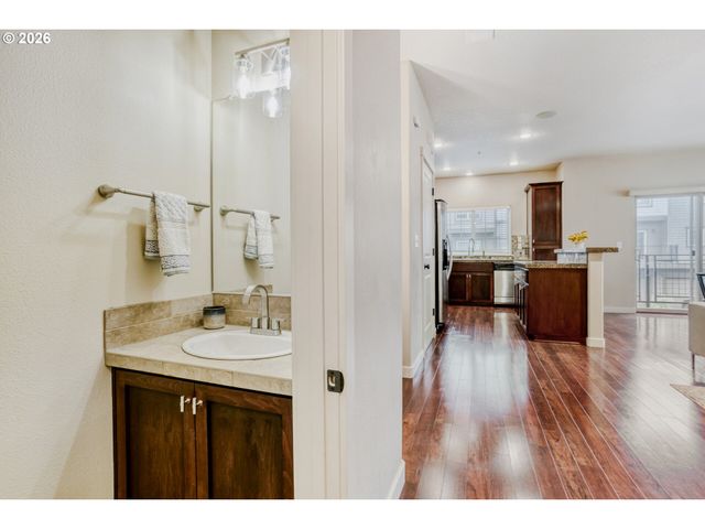 614 Ne GARSWOOD Ln, Beaverton, OR 97006