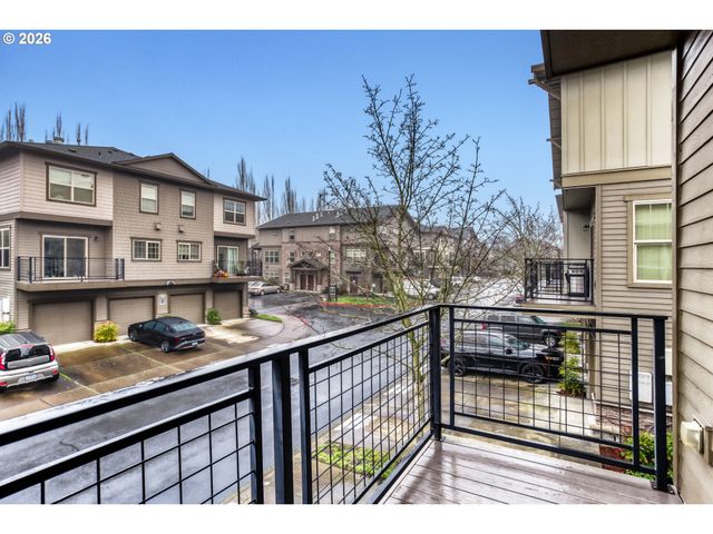 614 Ne GARSWOOD Ln, Beaverton, OR 97006