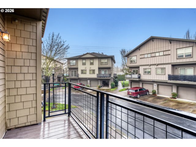 614 Ne GARSWOOD Ln, Beaverton, OR 97006