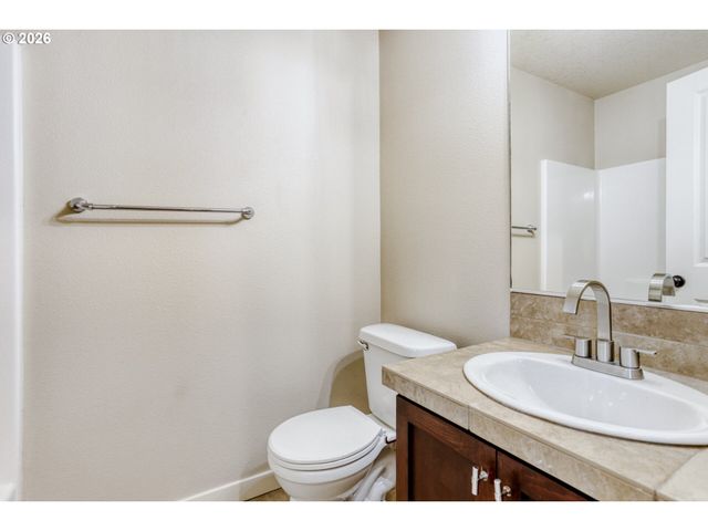 614 Ne GARSWOOD Ln, Beaverton, OR 97006