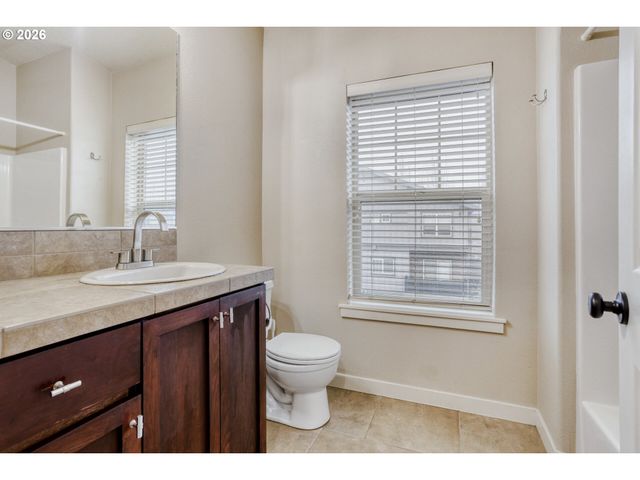 614 Ne GARSWOOD Ln, Beaverton, OR 97006