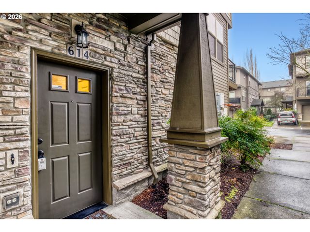 614 Ne GARSWOOD Ln, Beaverton, OR 97006