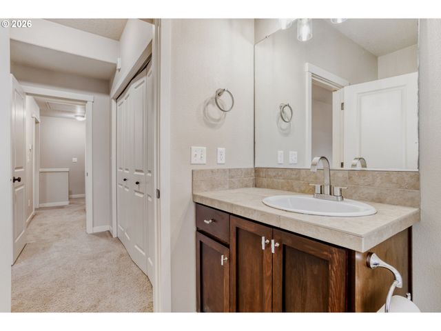 614 Ne GARSWOOD Ln, Beaverton, OR 97006