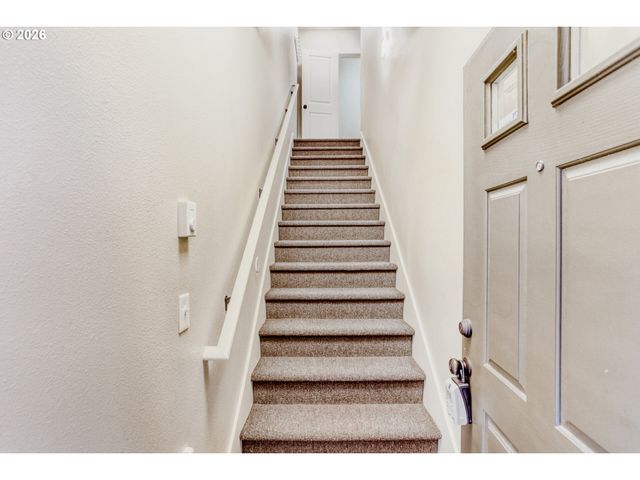 614 Ne GARSWOOD Ln, Beaverton, OR 97006