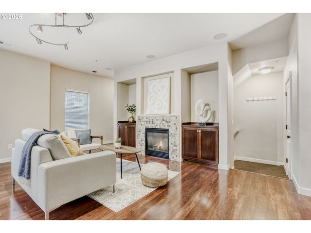 614 Ne GARSWOOD Ln, Beaverton, OR 97006