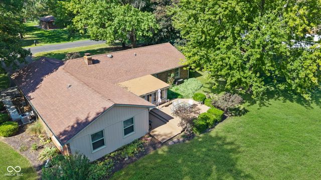 1393 S Buttercup Drive, New Palestine, IN 46163