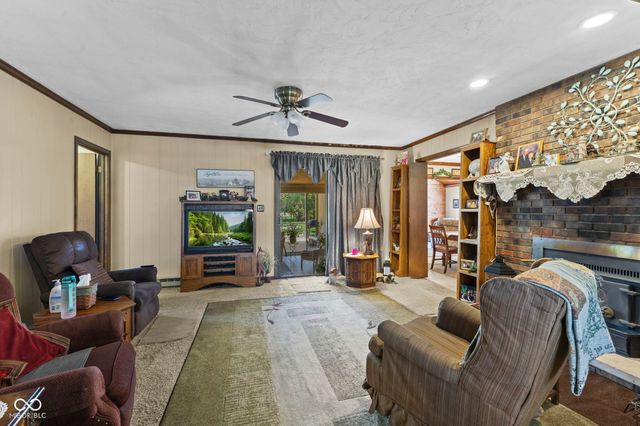 1393 S Buttercup Drive, New Palestine, IN 46163