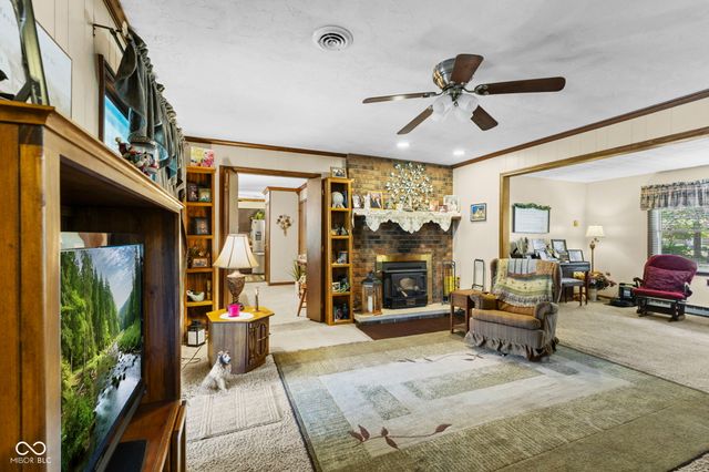 1393 S Buttercup Drive, New Palestine, IN 46163