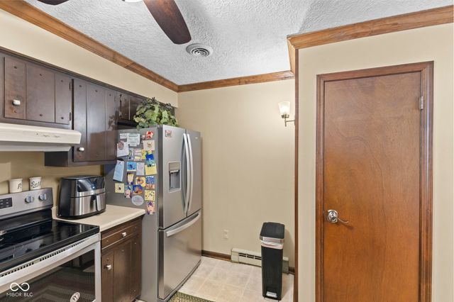 1393 S Buttercup Drive, New Palestine, IN 46163