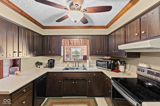 1393 S Buttercup Drive, New Palestine, IN 46163