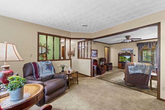 1393 S Buttercup Drive, New Palestine, IN 46163