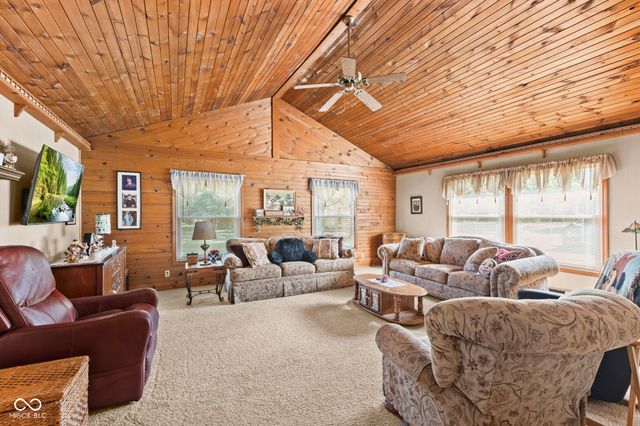 1393 S Buttercup Drive, New Palestine, IN 46163