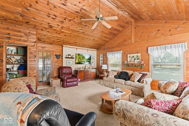 1393 S Buttercup Drive, New Palestine, IN 46163