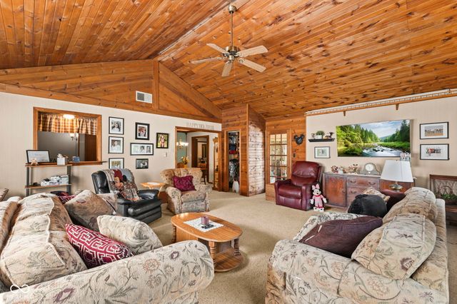 1393 S Buttercup Drive, New Palestine, IN 46163