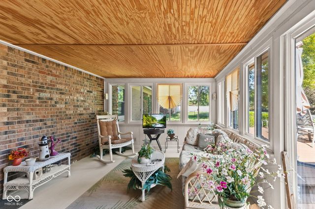 1393 S Buttercup Drive, New Palestine, IN 46163