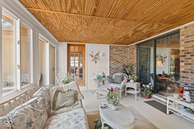 1393 S Buttercup Drive, New Palestine, IN 46163