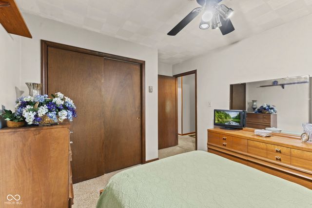 1393 S Buttercup Drive, New Palestine, IN 46163