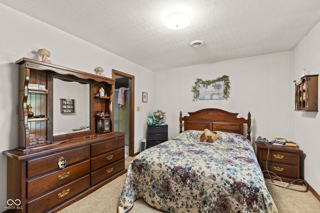 1393 S Buttercup Drive, New Palestine, IN 46163