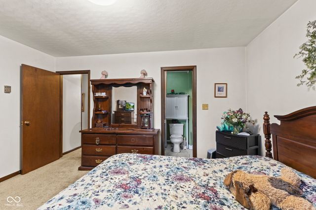 1393 S Buttercup Drive, New Palestine, IN 46163