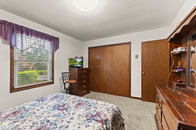 1393 S Buttercup Drive, New Palestine, IN 46163