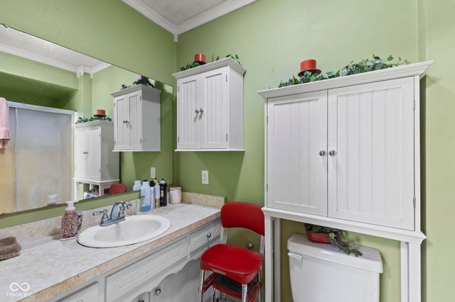 1393 S Buttercup Drive, New Palestine, IN 46163