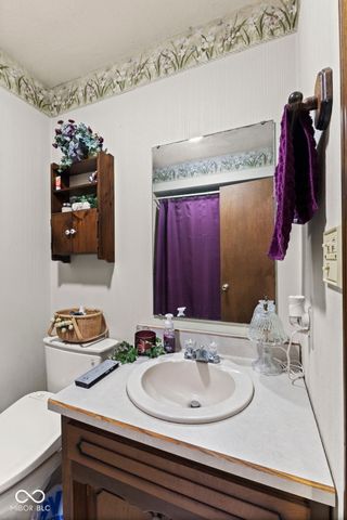 1393 S Buttercup Drive, New Palestine, IN 46163