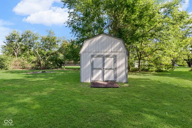 1393 S Buttercup Drive, New Palestine, IN 46163