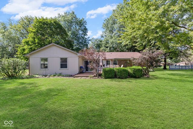 1393 S Buttercup Drive, New Palestine, IN 46163