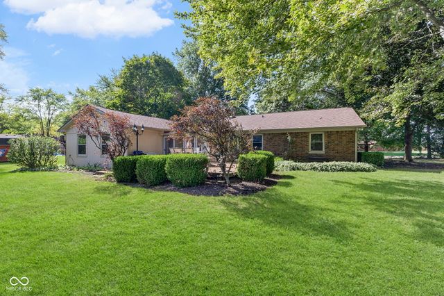 1393 S Buttercup Drive, New Palestine, IN 46163