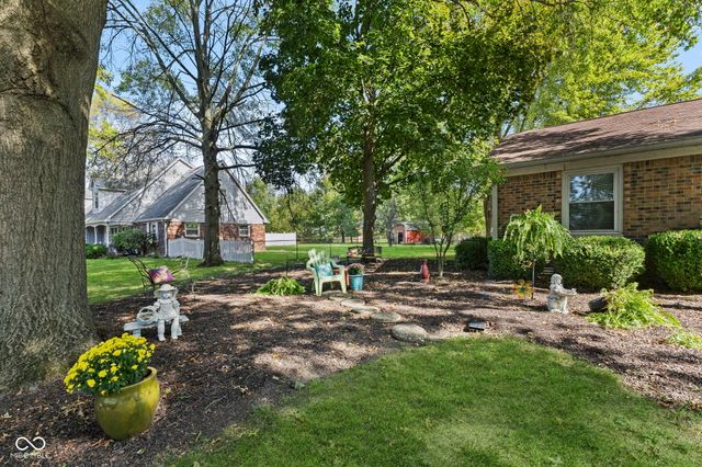 1393 S Buttercup Drive, New Palestine, IN 46163