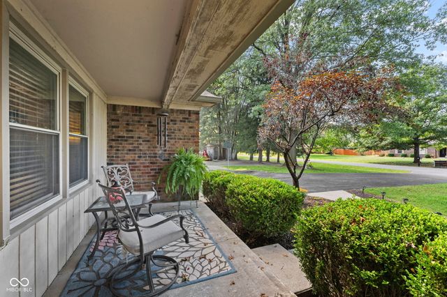 1393 S Buttercup Drive, New Palestine, IN 46163