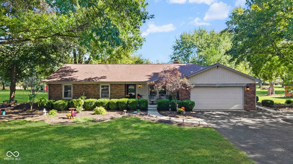 1393 S Buttercup Drive, New Palestine, IN 46163