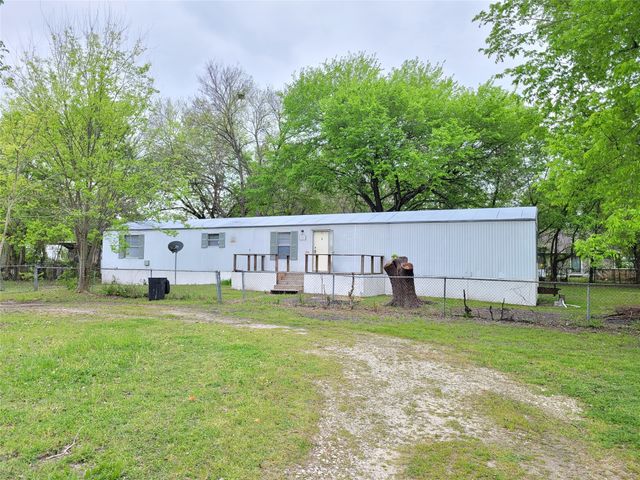 925 Redoak Drive, West Tawakoni, TX 75474