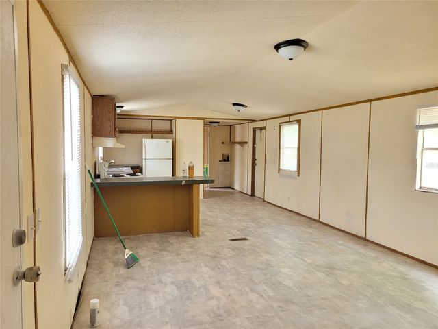 925 Redoak Drive, West Tawakoni, TX 75474