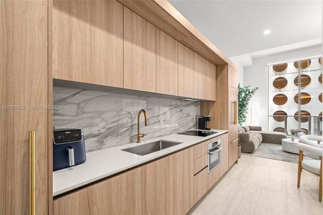 77 SE 5 507, Miami, FL 33131