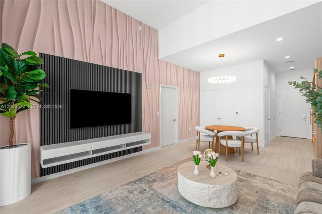 77 SE 5 507, Miami, FL 33131