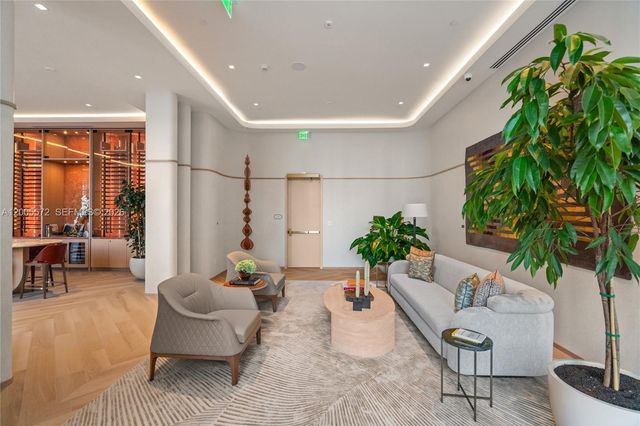 77 SE 5 507, Miami, FL 33131