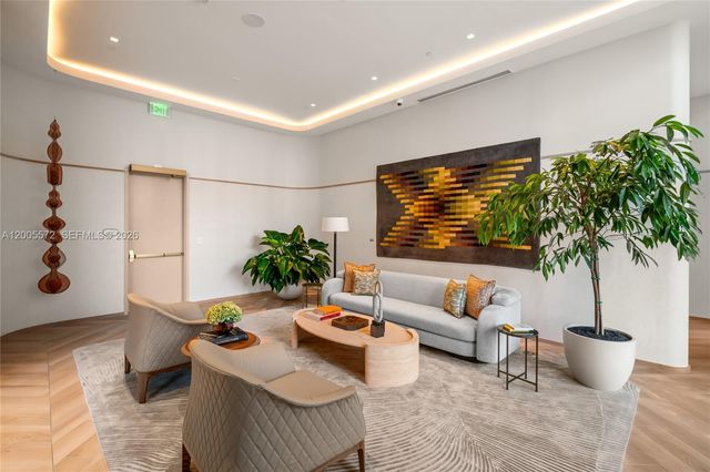 77 SE 5 507, Miami, FL 33131