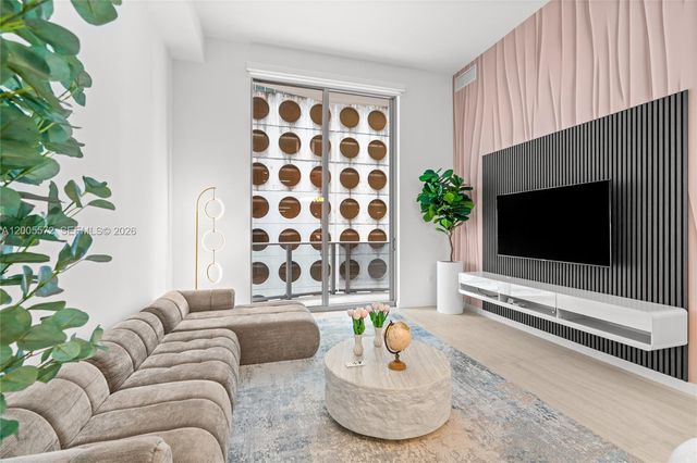 77 SE 5 507, Miami, FL 33131