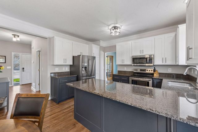 254 Jaspers Circle S, Chaska, MN 55318