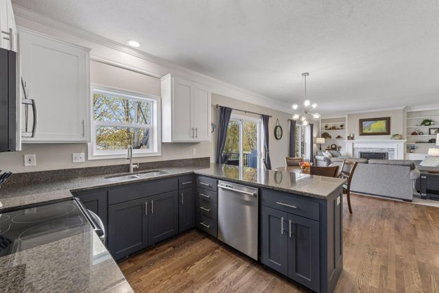 254 Jaspers Circle S, Chaska, MN 55318