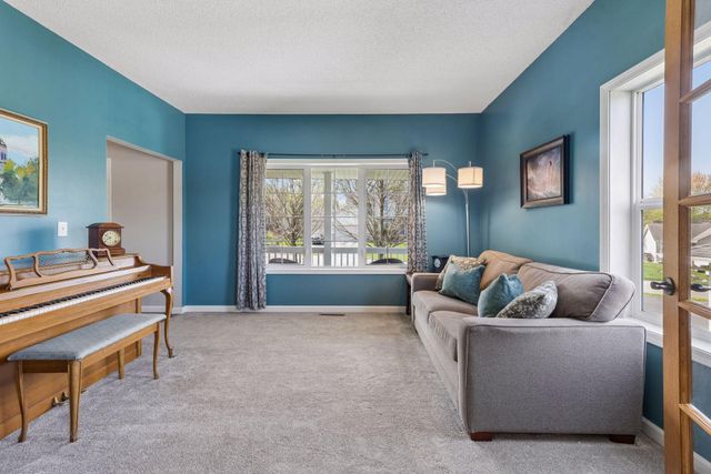 254 Jaspers Circle S, Chaska, MN 55318