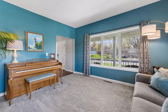 254 Jaspers Circle S, Chaska, MN 55318
