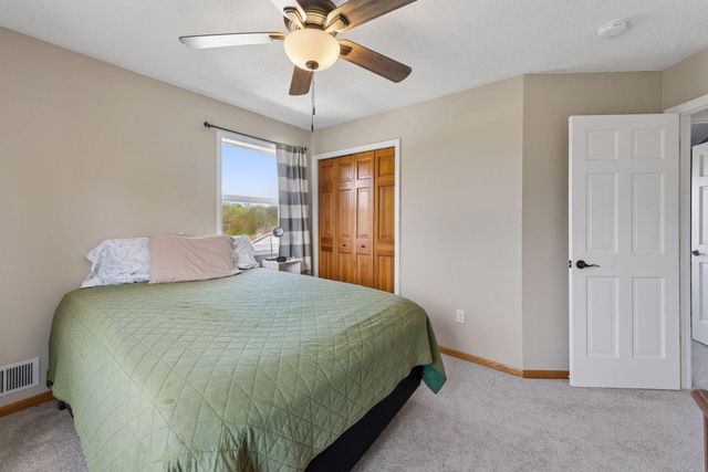 254 Jaspers Circle S, Chaska, MN 55318